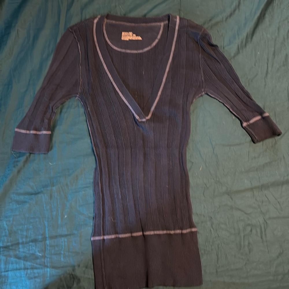 Mossimo ribbed v neck sweater in size M.